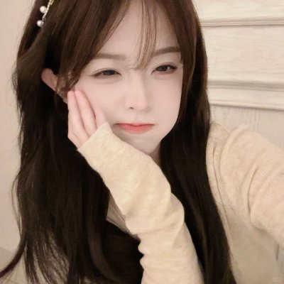 穿一只红鞋的男人